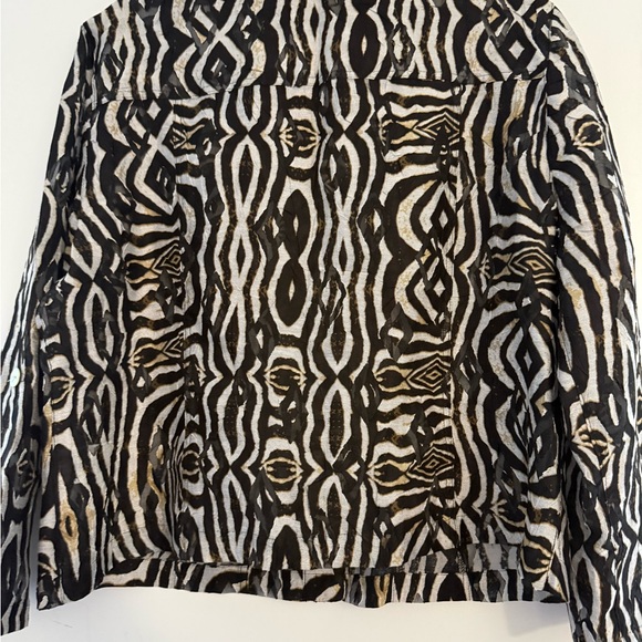 Ruby Rd. Black and Cream Abstract Print Crop Top - Picture 6 of 10